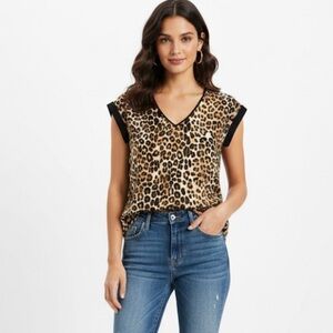 Express Black and Tan Animal Relaxed V-Neck T-Shirt Blouse Size Small